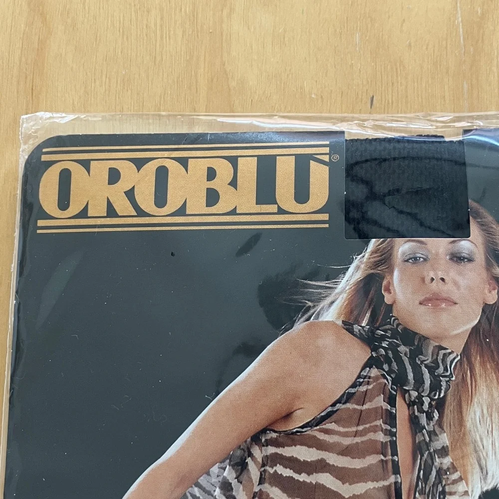 Oroblu Elegant Black Fishnet Hosiery and Vintage Gloria Vanderbilt black Small‎